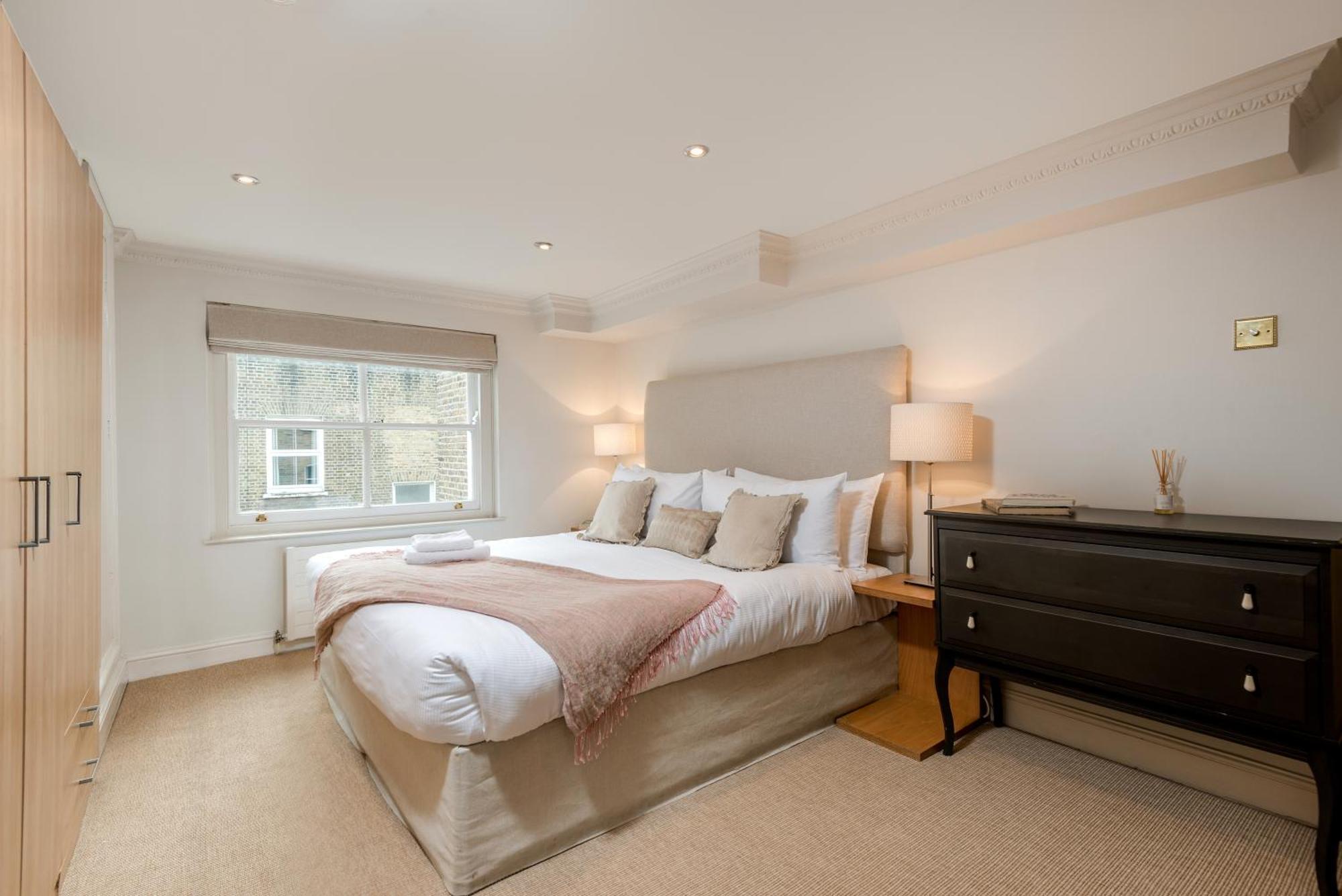 Spacious, Calm One Bedroom *