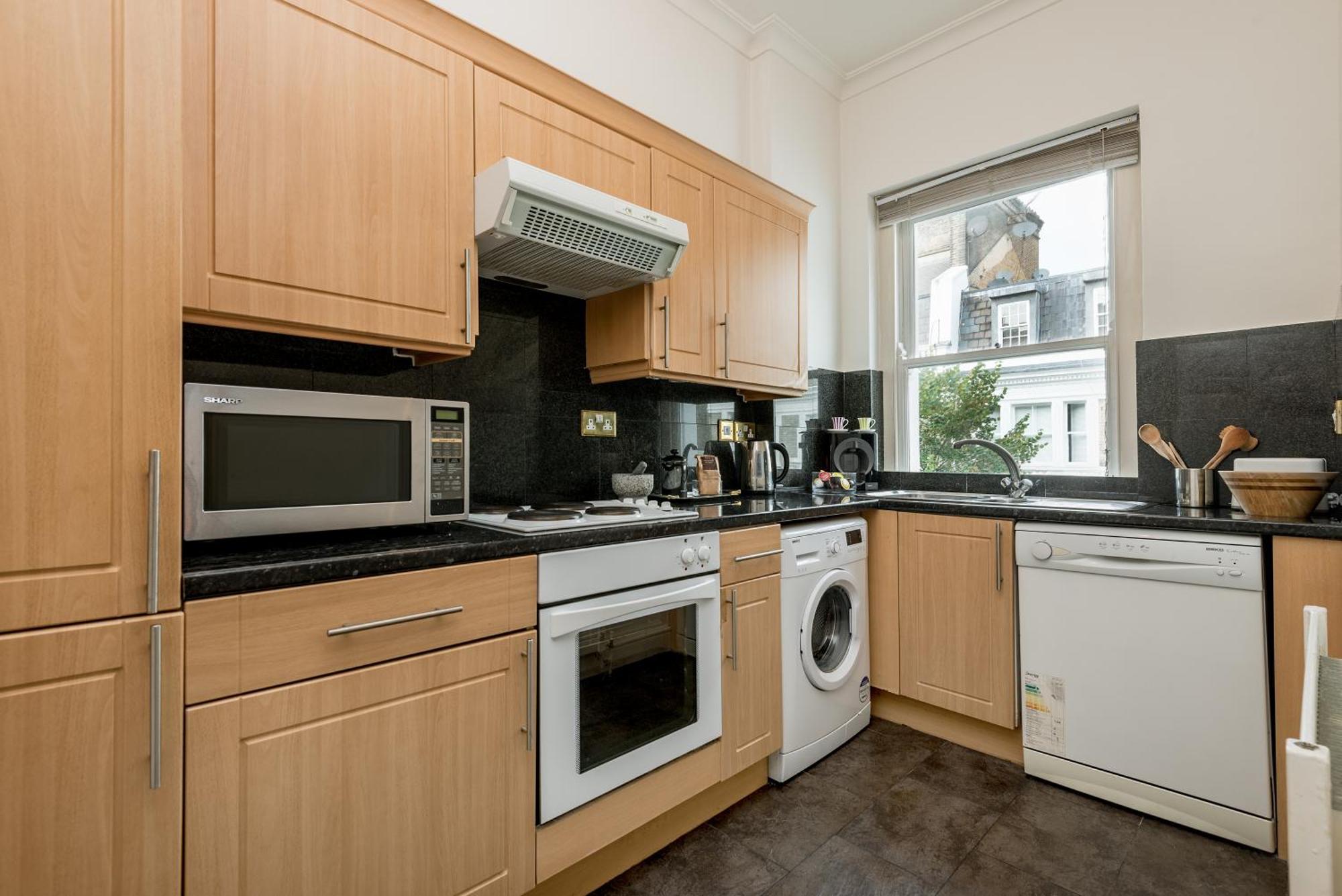 Spacious, Calm One Bedroom * London